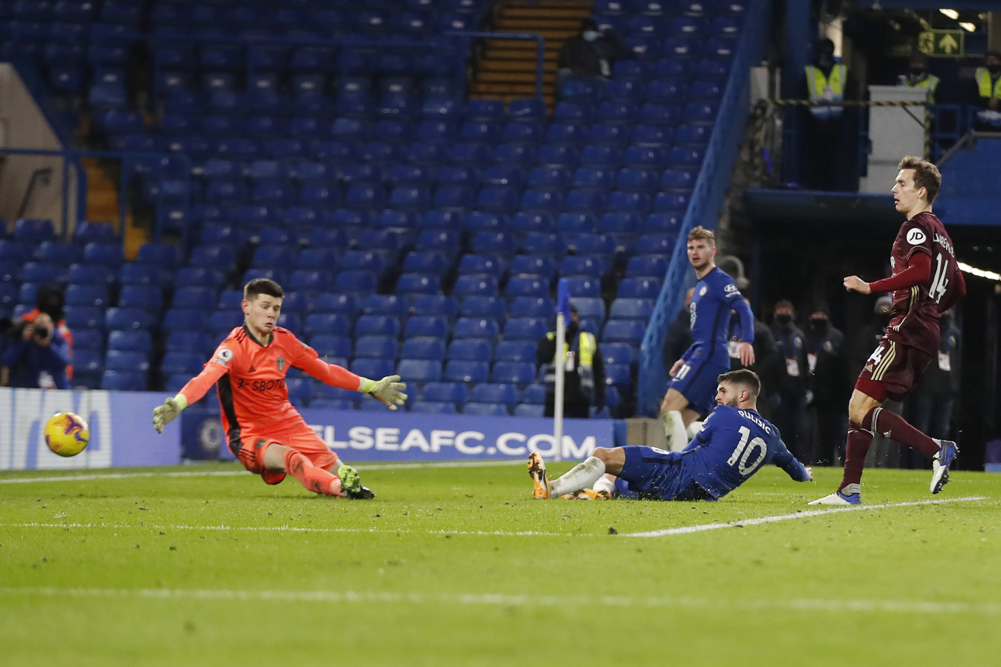 他利用自己 他利用自己